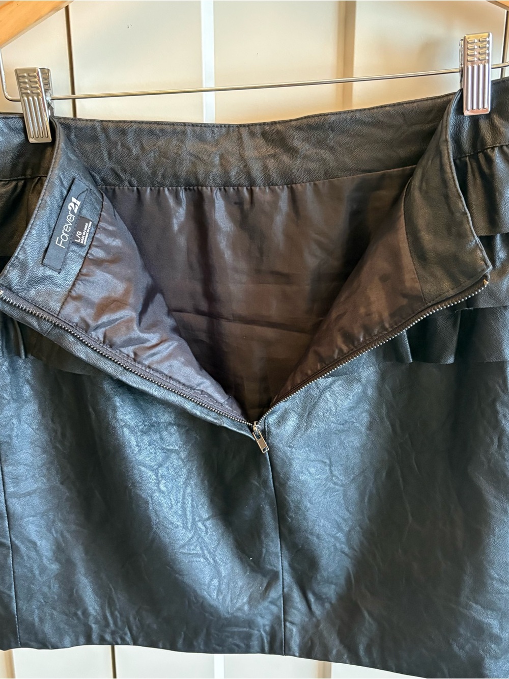 Forever 21 Black Faux Leather Ruffle Mini Skirt-Size L - Picture 3 of 6